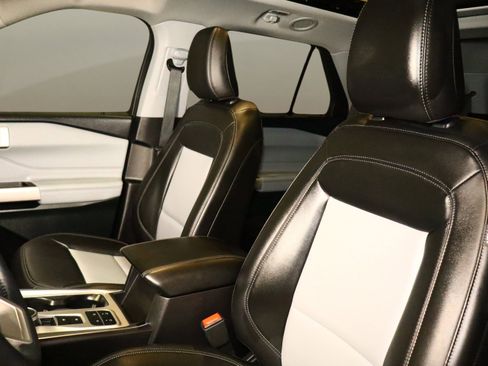 Used 2023 Ford Explorer XLT w/ Equipment Group 202A image 15