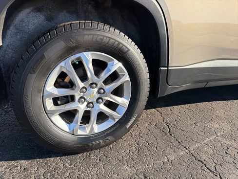 Used 2018 Chevrolet Traverse LT image 27