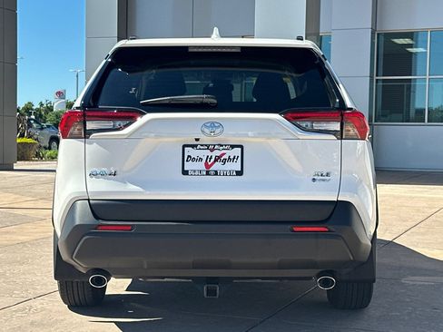 Used 2025 Toyota RAV4 XLE AWD/4WD image 5