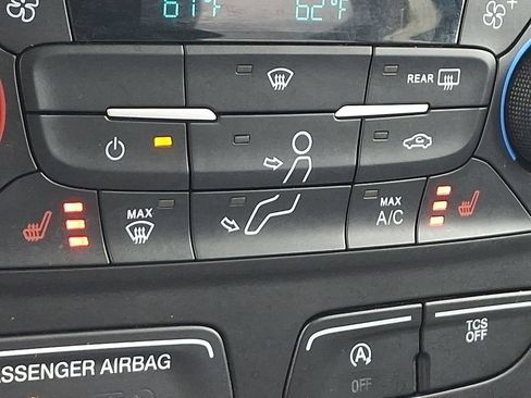 Certified 2018 Ford Escape SE w/ SE Sync 3 Package AWD/4WD image 24