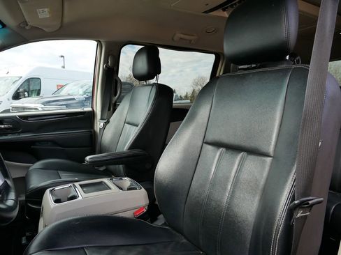 Used 2013 Chrysler Town & Country Touring image 14