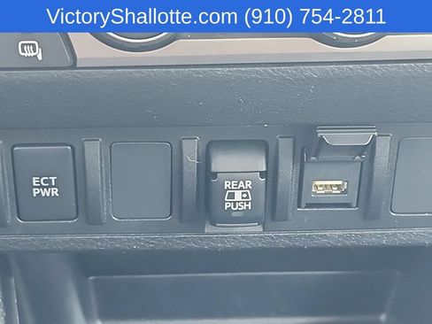 Used 2022 Toyota Tacoma SR5 AWD/4WD image 9