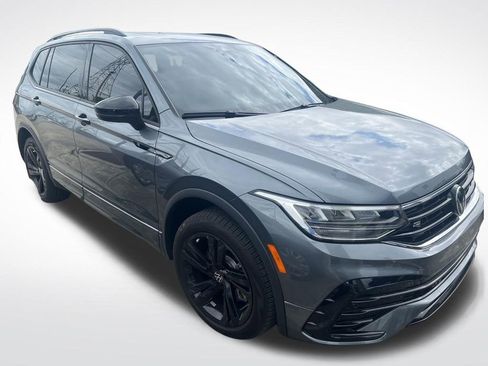 Certified 2024 Volkswagen Tiguan SE R-Line image 2
