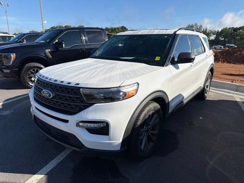 Certified 2021 Ford Explorer XLT w/ Equipment Group 202A RWD image 1