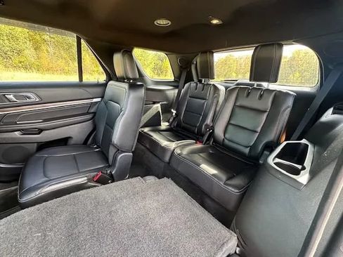 Used 2016 Ford Explorer Limited w/ Equipment Group 301A AWD/4WD image 22