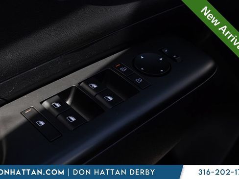Used 2025 Hyundai Kona SEL FWD image 11