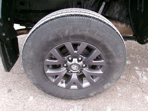 Used 2023 Toyota Tacoma SR5 w/ SR5 Appearance Package image 18