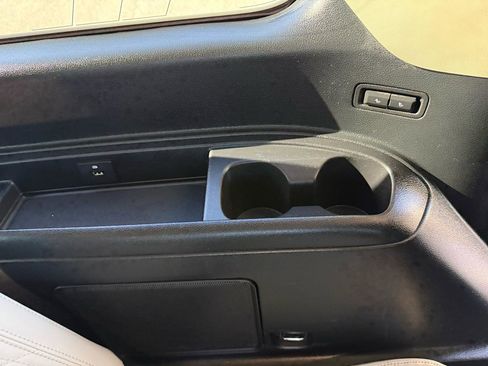 Used 2019 Ford Expedition Platinum image 18