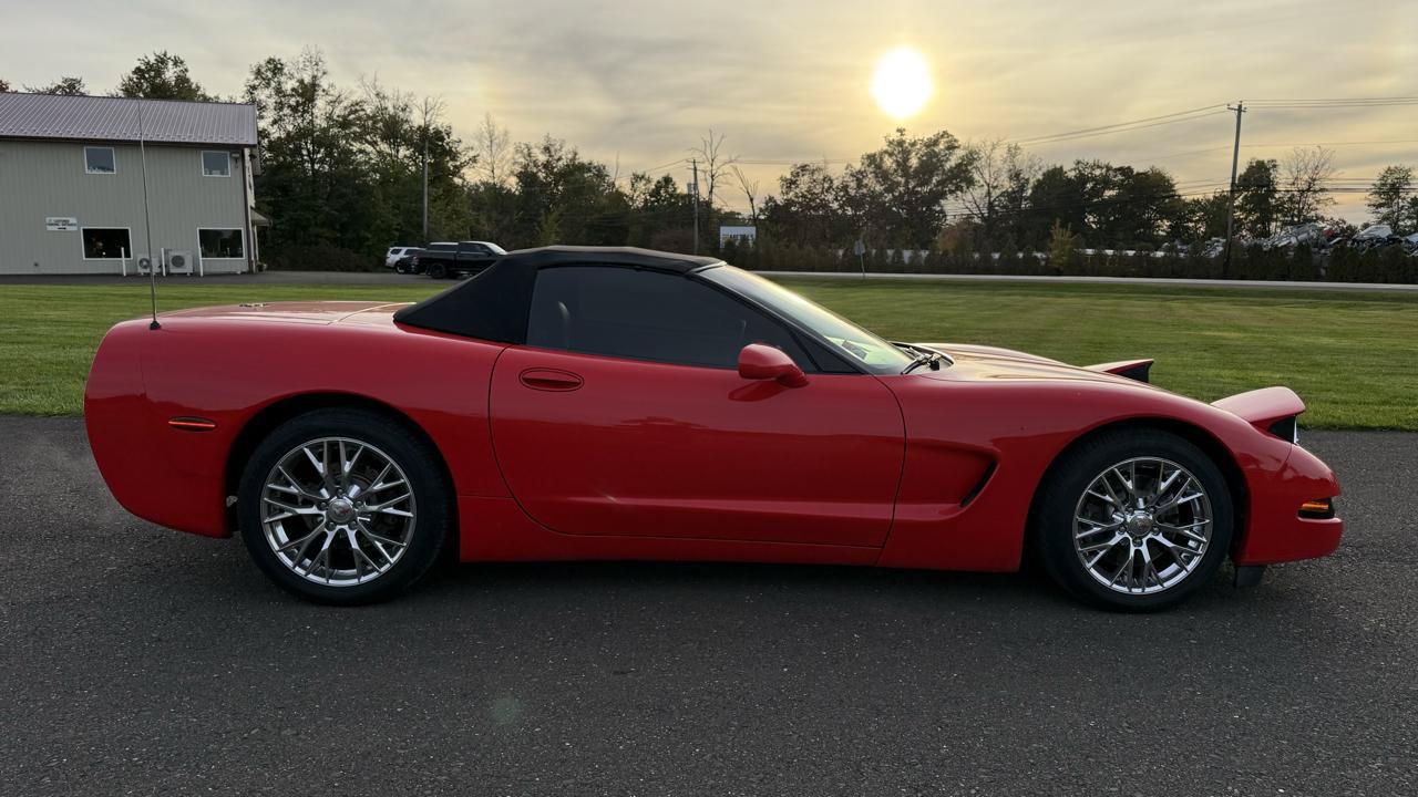 Used 2001 Chevrolet Corvette Convertible w/ Preferred Equipment Group1 RWD image 21