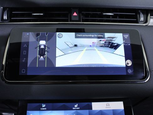 Used 2023 Land Rover Range Rover Evoque R-Dynamic SE image 24