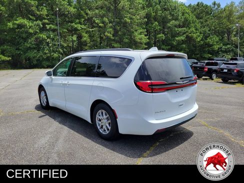 Used 2022 Chrysler Pacifica Touring-L FWD image 4