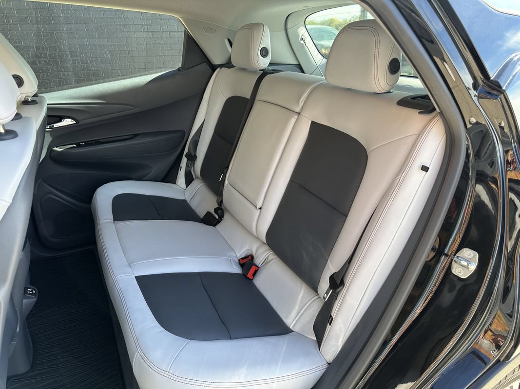 Used 2019 Chevrolet Bolt Premier w/ Infotainment Package FWD image 19