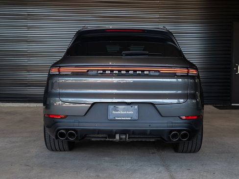 Certified 2024 Porsche Cayenne AWD/4WD image 6