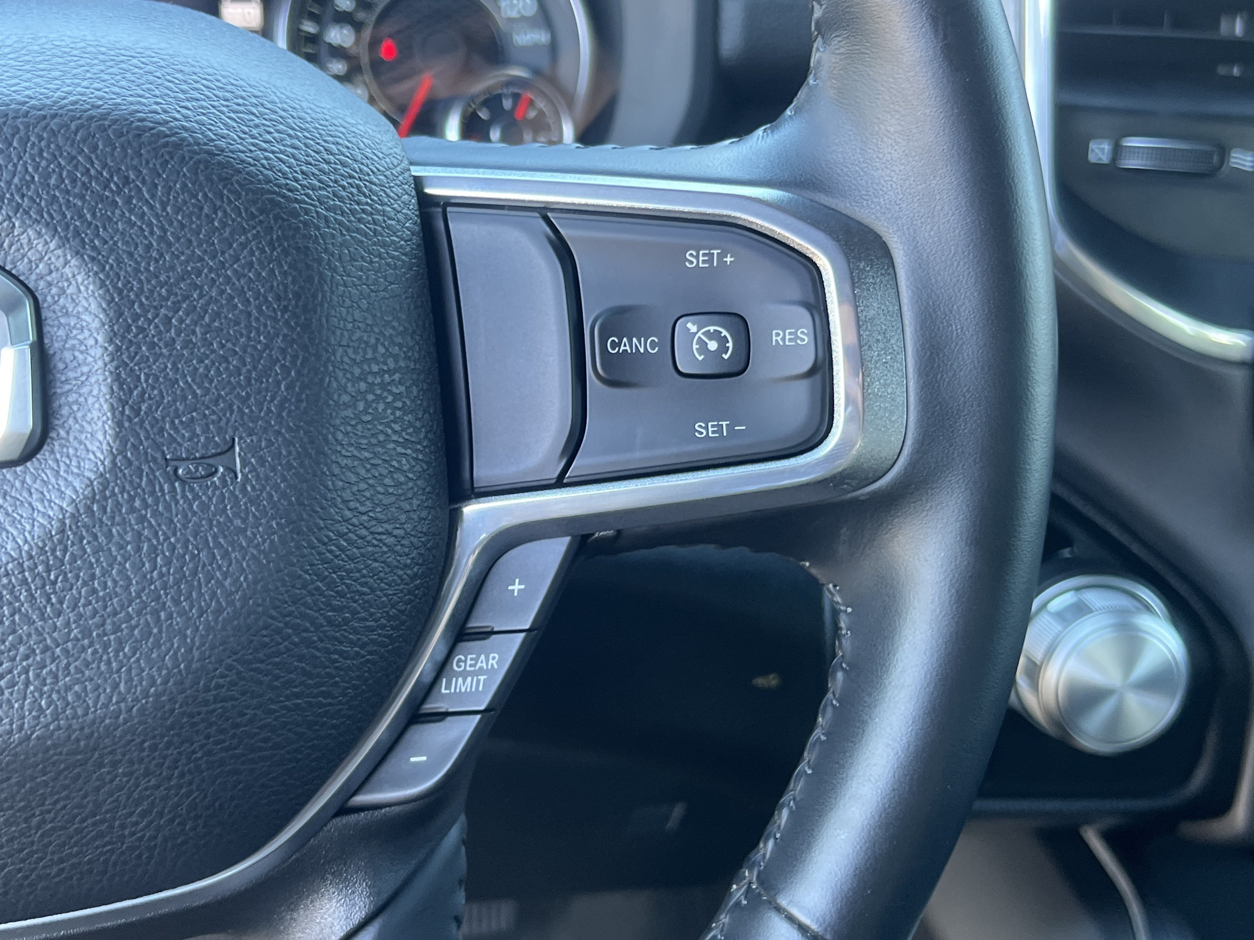 Used 2023 RAM 1500 Laramie AWD/4WD image 32