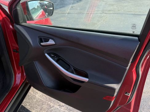 Used 2012 Ford Focus SE FWD image 22