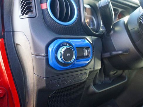 Used 2024 Jeep Wrangler Unlimited Rubicon AWD/4WD image 19