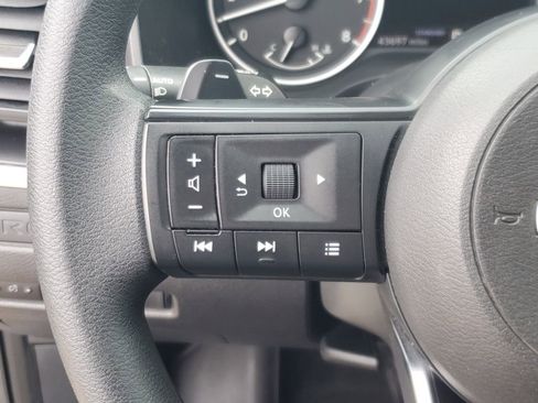 Used 2023 Nissan Rogue S FWD image 18