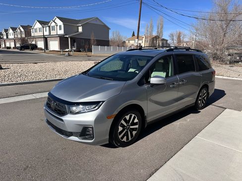 Used 2025 Honda Odyssey EX-L image 12