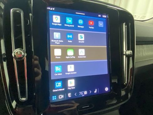 Used 2025 Volvo XC40 B5 Core image 22