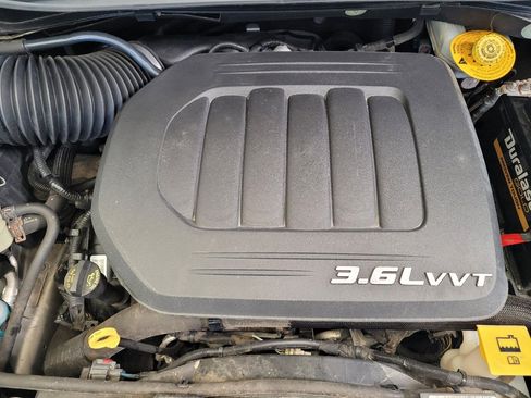 Used 2016 Dodge Grand Caravan SE FWD image 30
