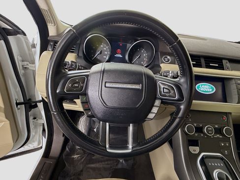 Used 2018 Land Rover Range Rover Evoque SE image 13