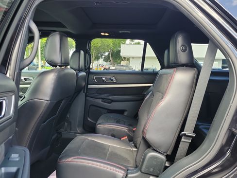 Used 2019 Ford Explorer XLT w/ Equipment Group 202A FWD image 14