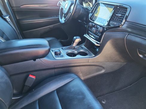 Used 2019 Jeep Grand Cherokee Limited image 14
