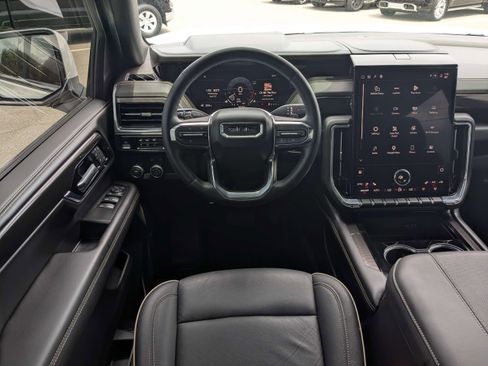 Used 2025 GMC Yukon XL Elevation image 18