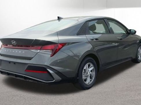New 2026 Hyundai Elantra SE FWD image 9