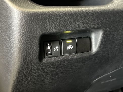Used 2024 Toyota RAV4 XLE FWD image 38