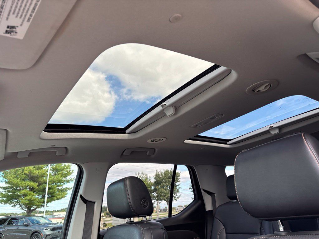 Used 2018 Chevrolet Traverse Premier w/ Redline Edition AWD/4WD image 36