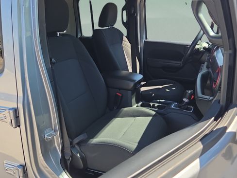 Used 2018 Jeep Wrangler Unlimited Sport S AWD/4WD image 17