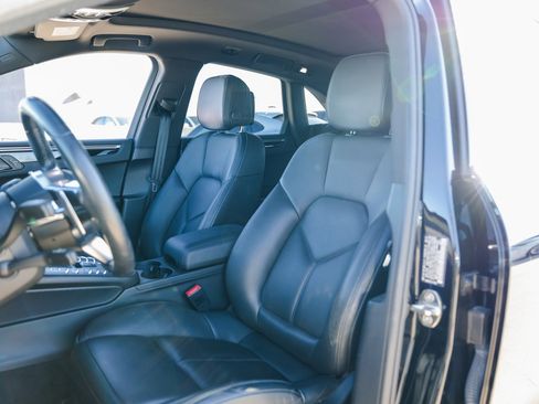 Certified 2018 Porsche Macan Sport Edition image 5