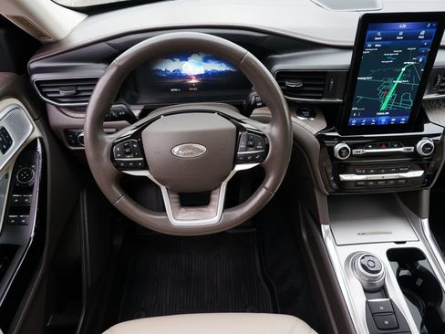 Used 2022 Ford Explorer Platinum image 22