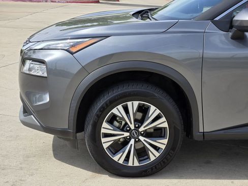 Used 2023 Nissan Rogue SV image 6