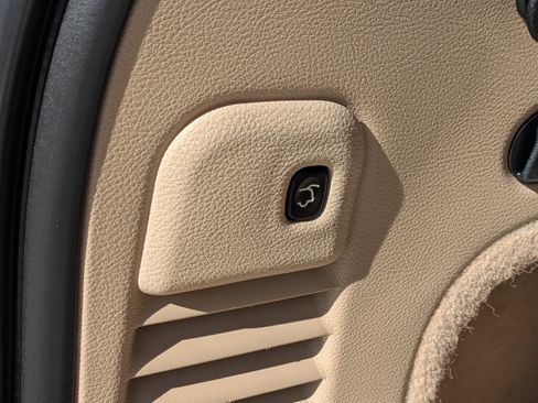 Used 2020 Jeep Grand Cherokee Overland image 13