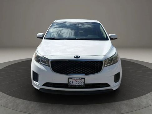 Used 2017 Kia Sedona LX FWD image 2
