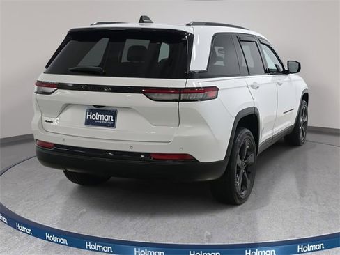 Used 2023 Jeep Grand Cherokee Altitude image 7