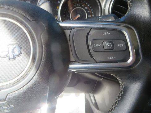 Used 2021 Jeep Wrangler Unlimited Sahara AWD/4WD image 11