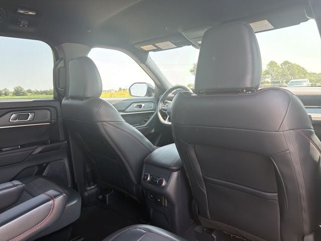 Used 2025 Ford Explorer ST-Line AWD/4WD image 34