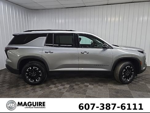 Used 2025 Chevrolet Traverse Z71 AWD/4WD image 2