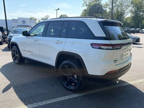 Used 2023 Jeep Grand Cherokee Altitude AWD/4WD image 4
