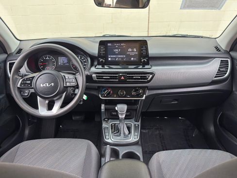 Used 2023 Kia Seltos LX AWD/4WD image 11