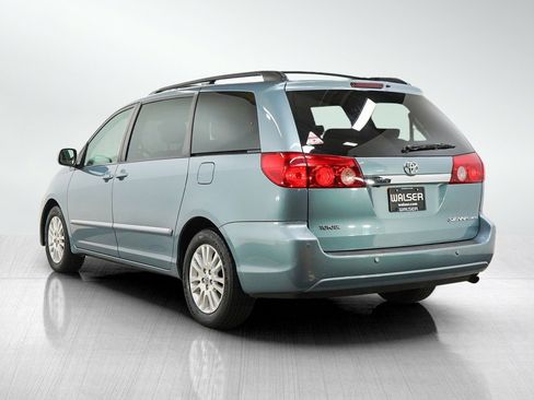 Used 2008 Toyota Sienna XLE Limited FWD image 3
