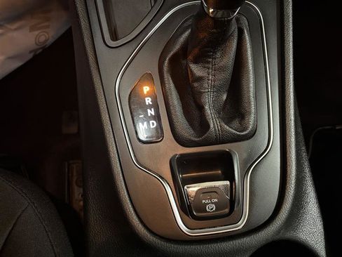 Used 2019 Jeep Cherokee Latitude w/ Cold Weather Group image 14