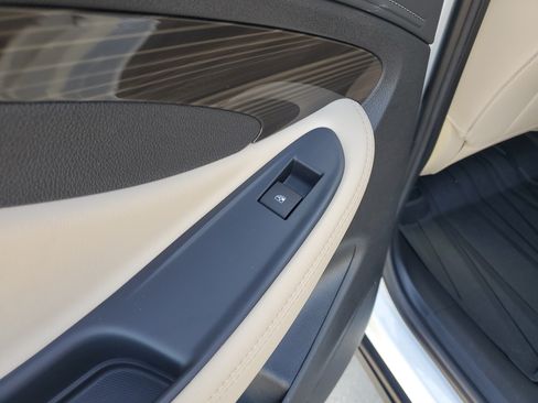 Used 2020 Buick Envision Essence AWD/4WD image 16