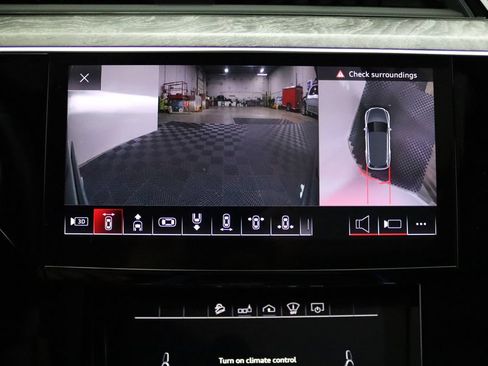 Used 2019 Audi e-tron Prestige w/ Prestige Package AWD/4WD image 29