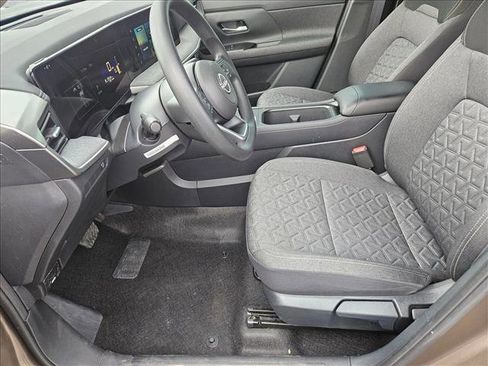 Used 2025 Nissan Kicks SV image 15