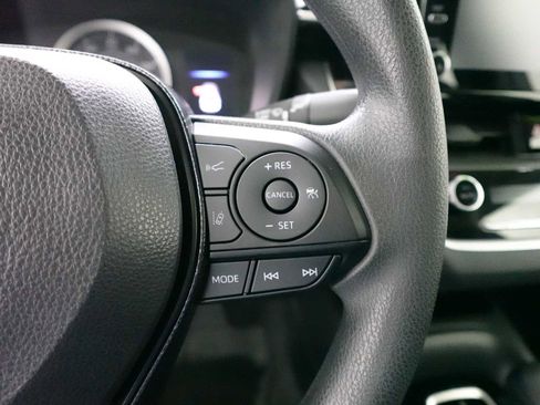 Used 2020 Toyota Corolla LE image 18