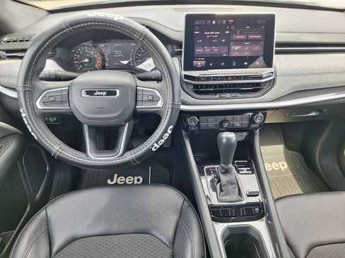 Used 2024 Jeep Compass Latitude AWD/4WD image 9